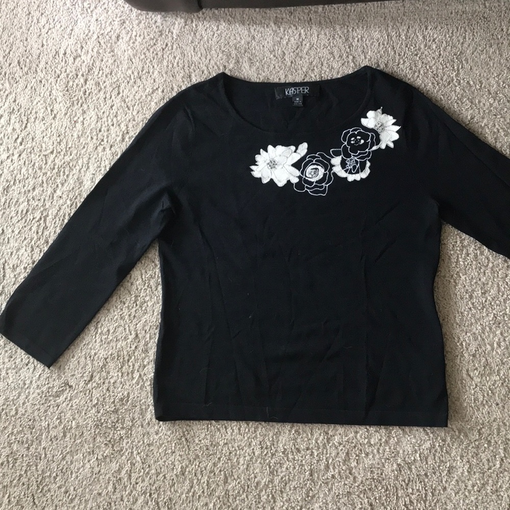 Black light weight sweater size Medium